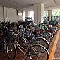 Et bien sûr quelques parkings à vélos puisqu'ici tout le monde se déplace en vélo !