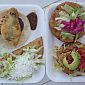 De gauche à droite : Un taco de Chile relleno ; un polcanes ; un empanadas ; un panuchos ! Muy bonito !!!