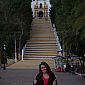 Sonia devant l'église de Guadalupe