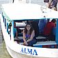 Sonia dans le bateau qui nous a emmenés à San Juan la Laguna
