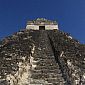 Pyramide de Tikal vu d'en bas