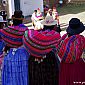 En Bolivie, la plupart des femmes portent les vêtements traditionnels, très colorés comme vous pouvez le voir !
